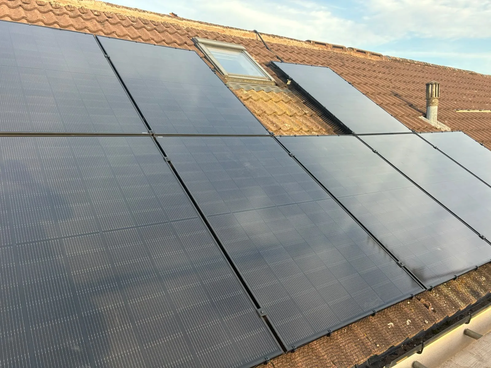 Solar panels on a home roof in Birmingham: 16 panels, 7.6 kWp