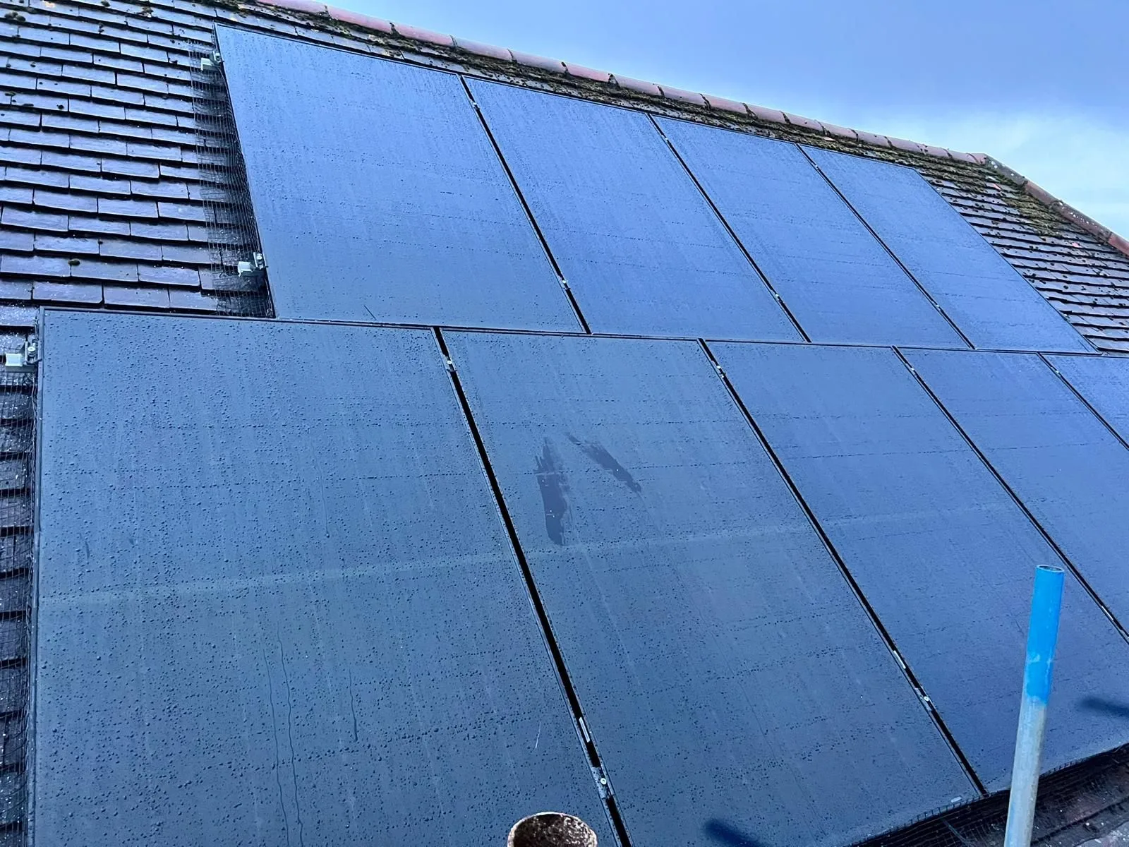 Solar panels on a home roof in Sussex: 16 panels, 6 kWp