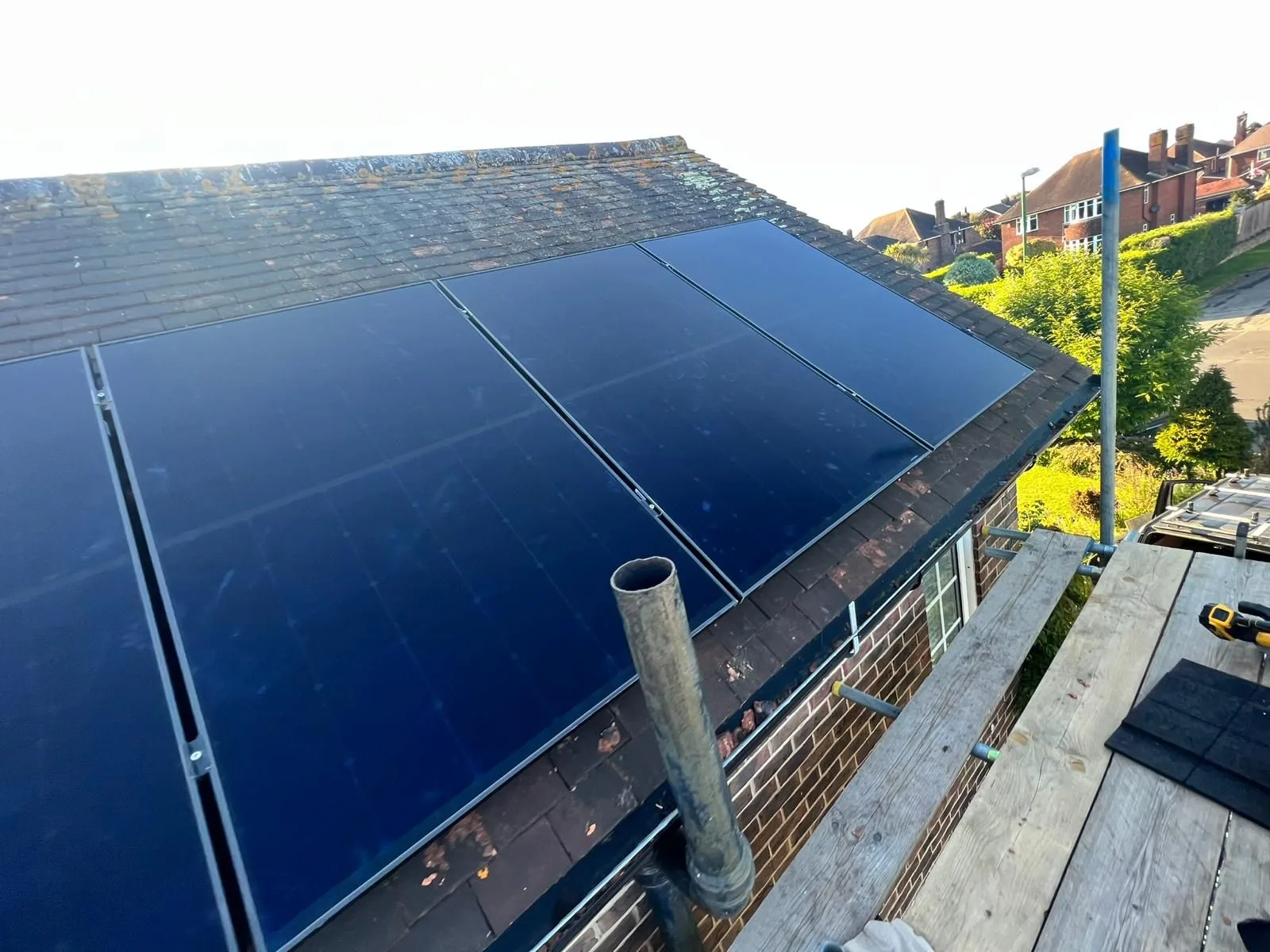 Solar panels on a home roof in Arun: 15 panels, 6 kWp