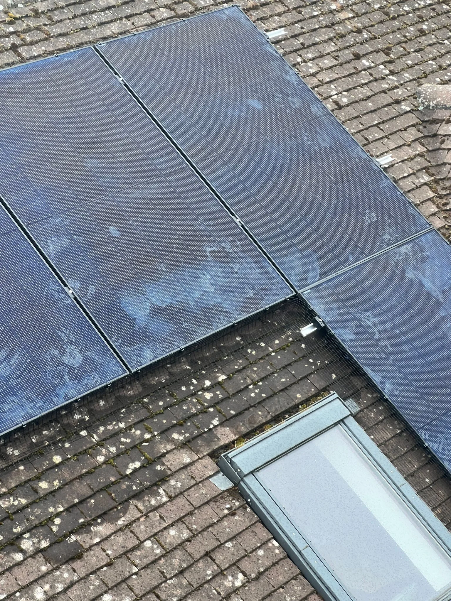 Solar panels on a home roof in Sussex: 19 panels, 9.5 kWp