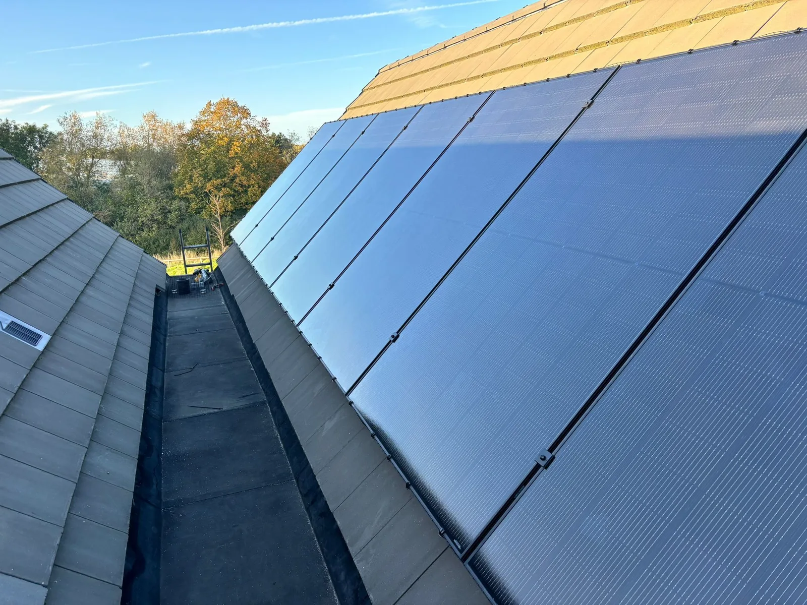 Solar panels on a home roof in Bristol: 16 panels, 8 kWp