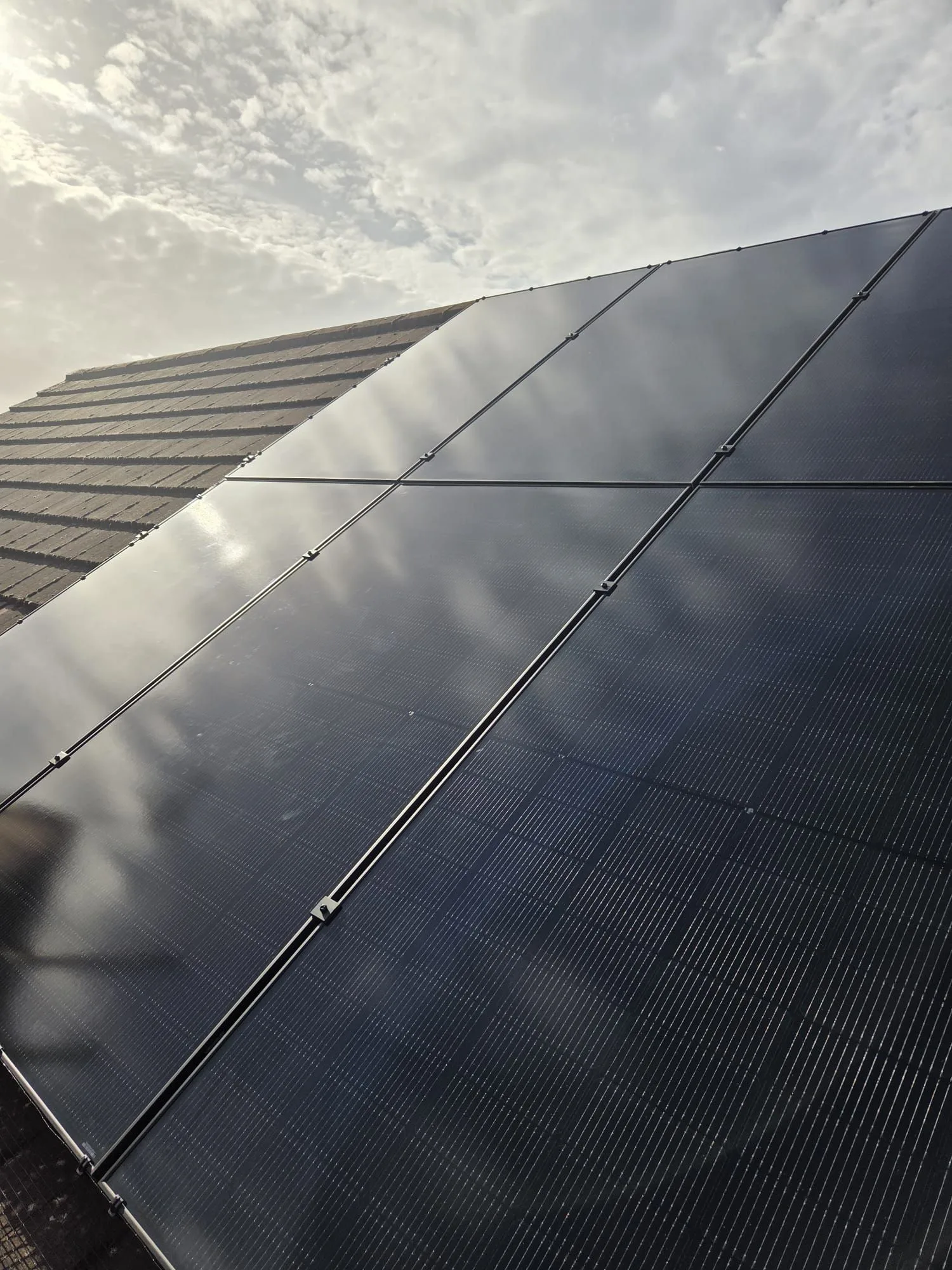 Solar panels on a home roof in Coventry: 18 panels, 8.55 kWp