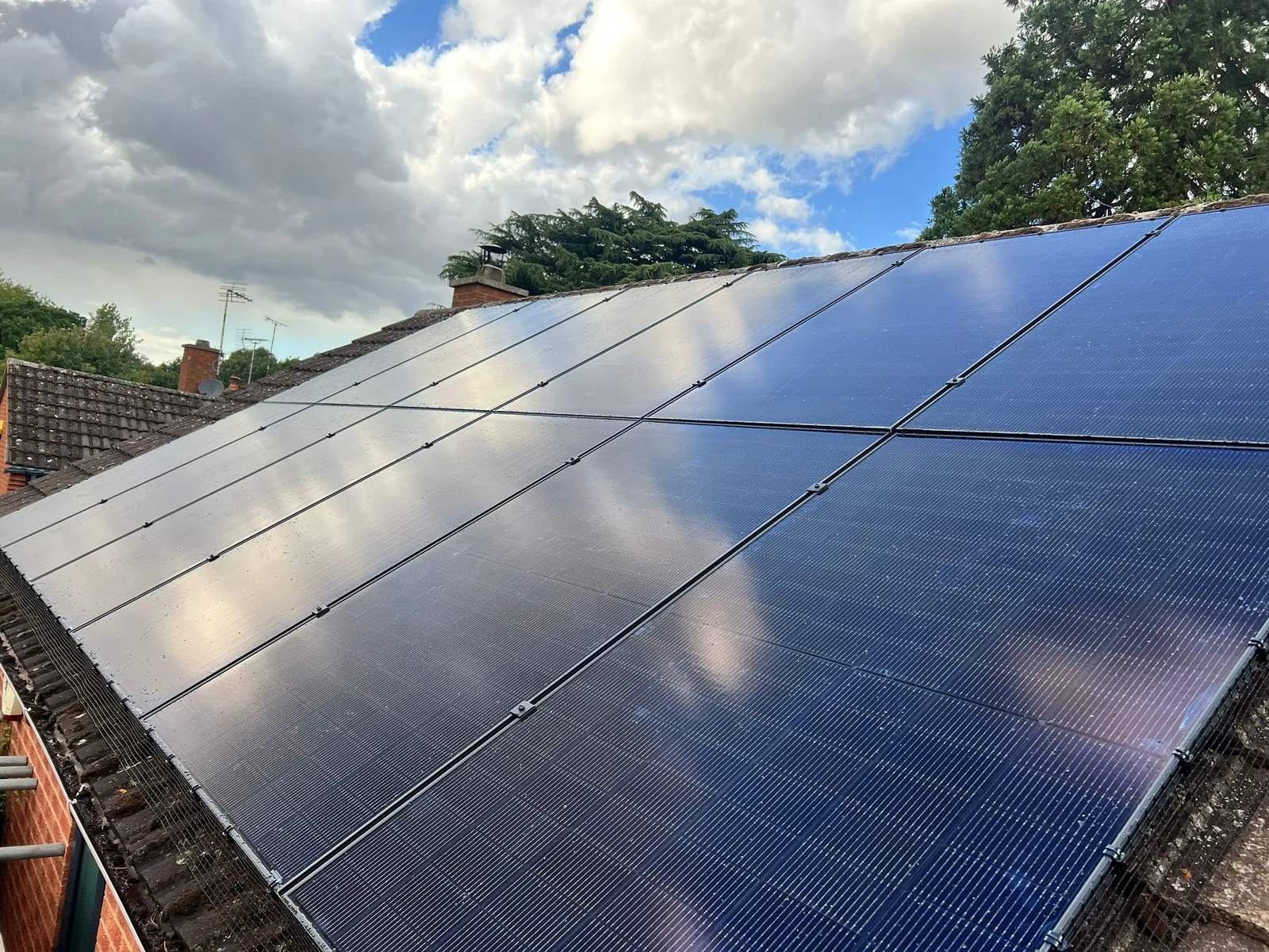 Solar panels on a home roof in Warwick: 12 panels, 6 kWp