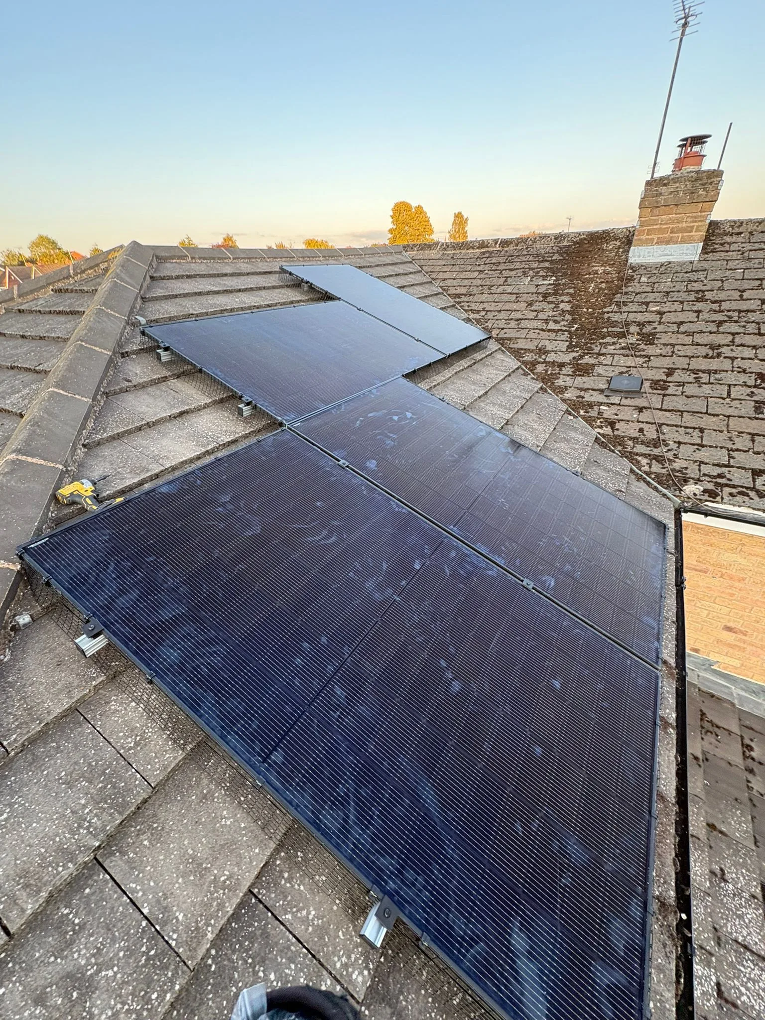 Solar panels on a home roof in Kenilworth: 14 panels, 7 kWp