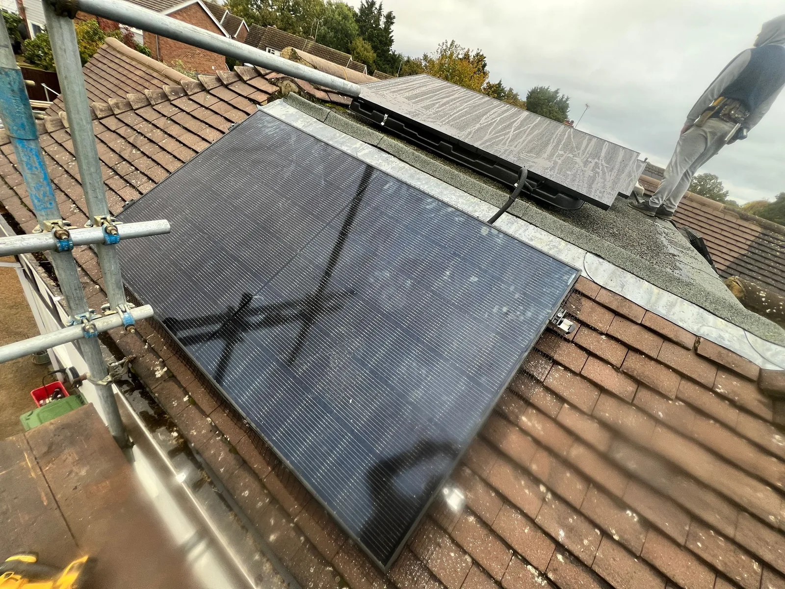 Solar panels on a home roof in Essex: 14 panels, 7 kWp