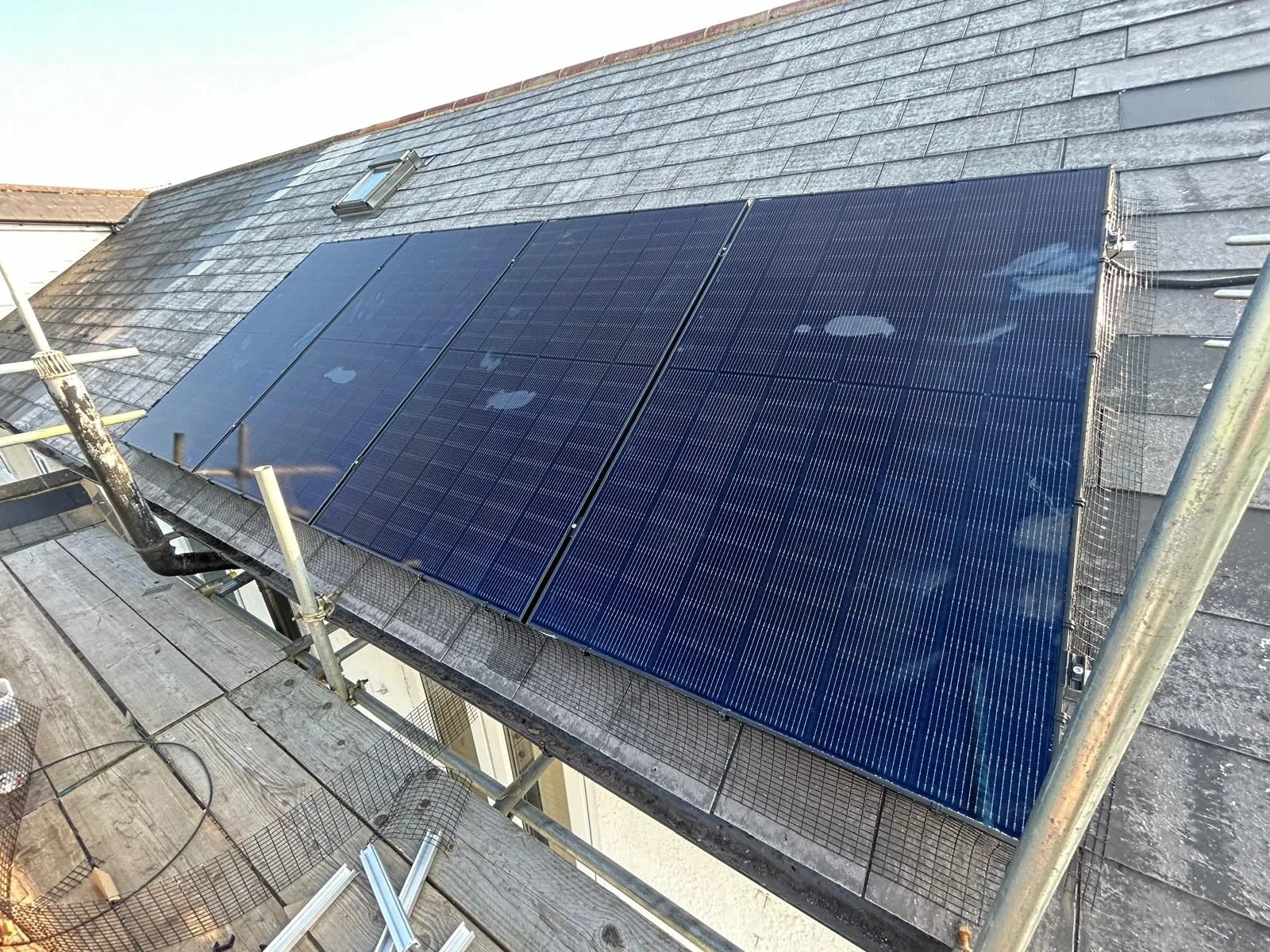 Solar panels on a home roof in Kent: 14 panels, 7 kWp