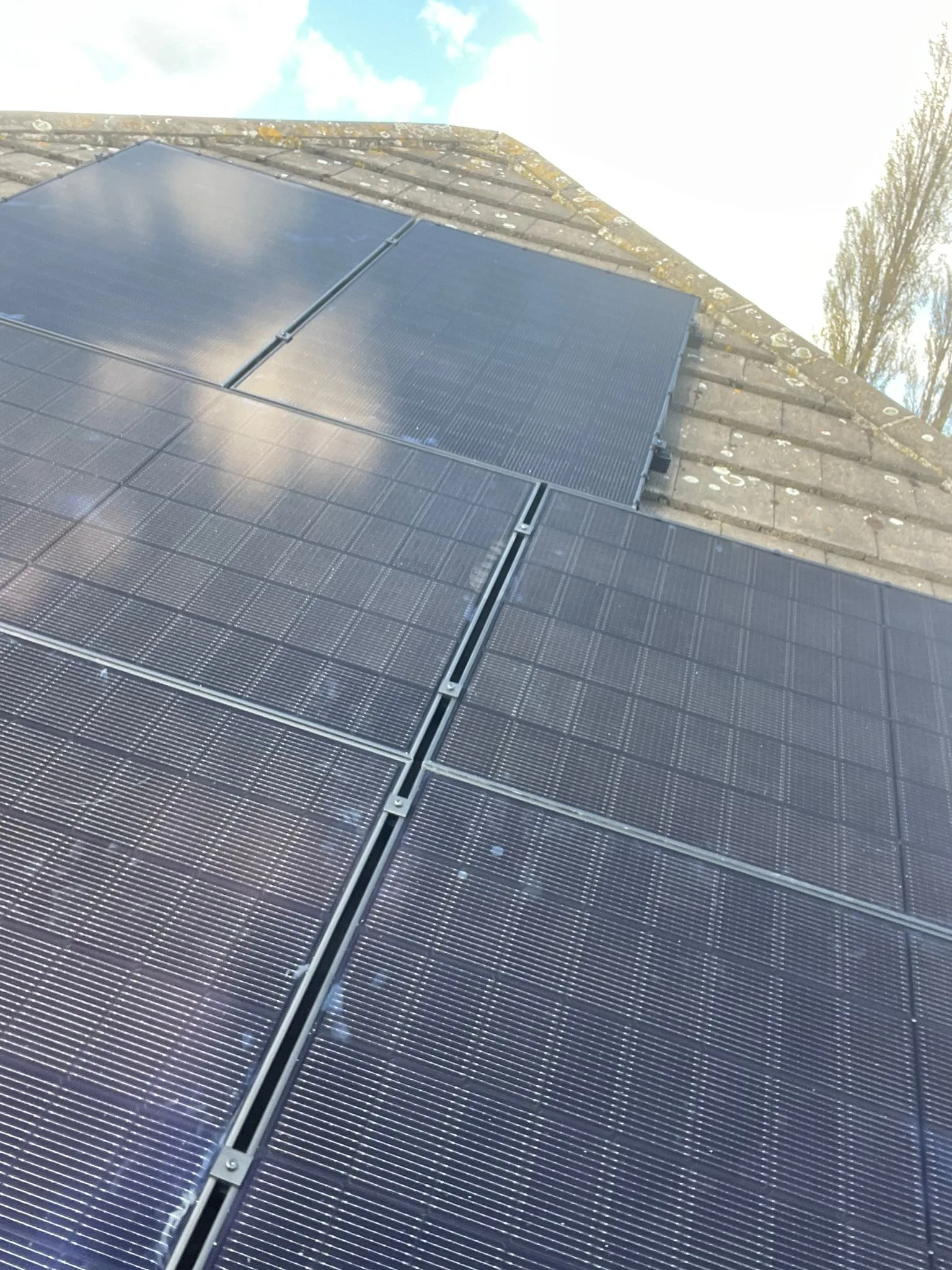 Solar panels on a home roof in West Yorkshire: 20 panels, 9.5 kWp