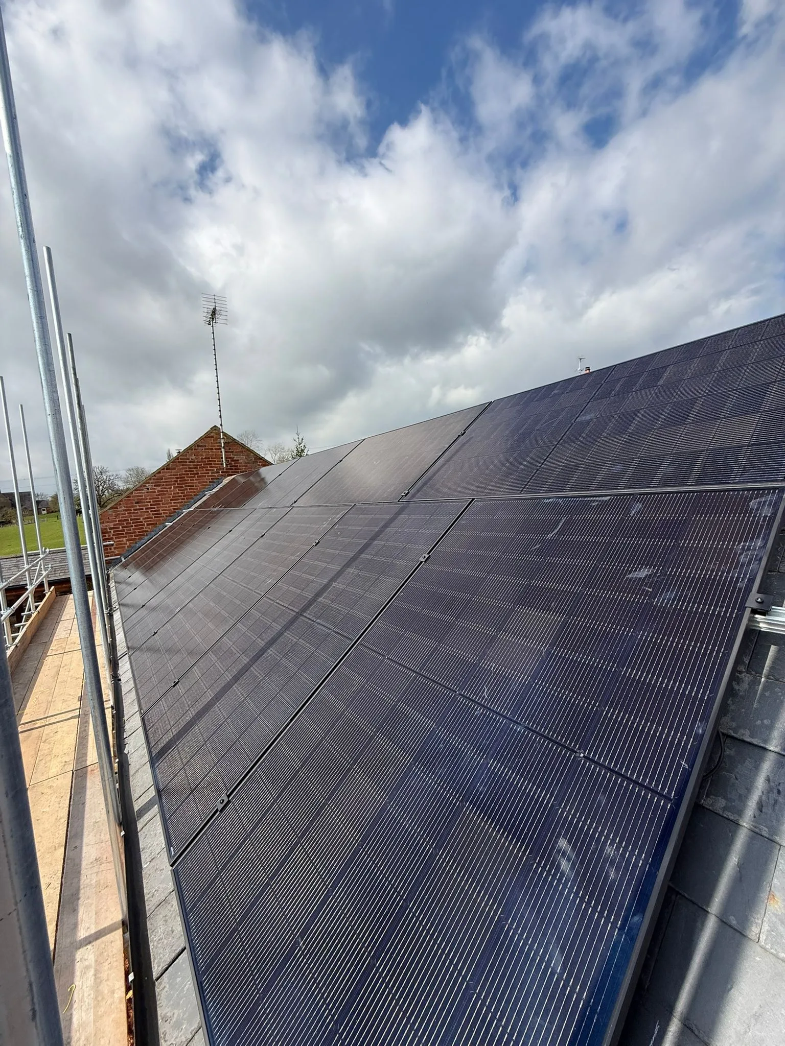 Solar panels on a home roof in Leicestershire: 17 panels, 8.075 kWp