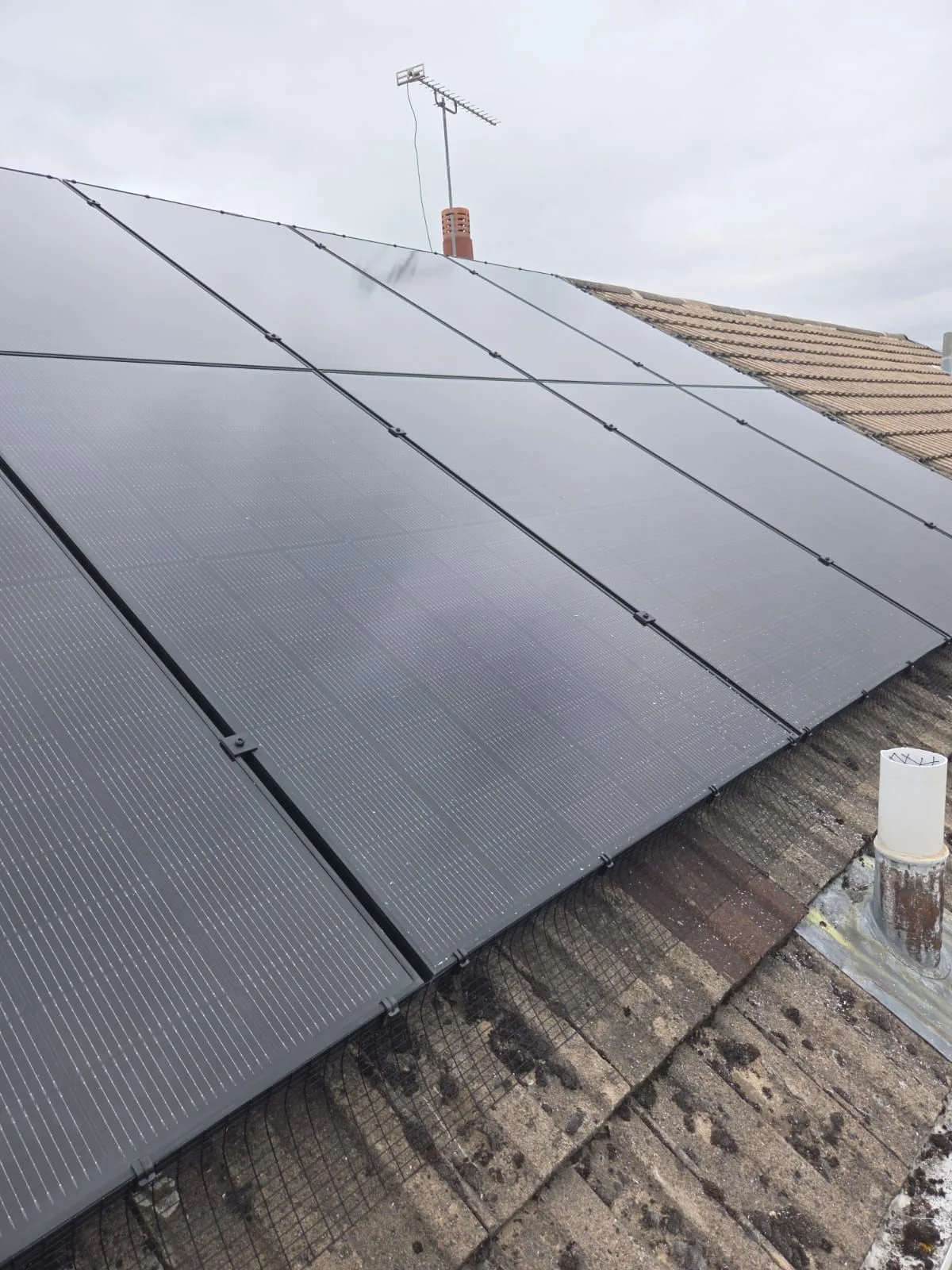 Solar panels on a home roof in Merseyside: 10 panels, 5 kWp
