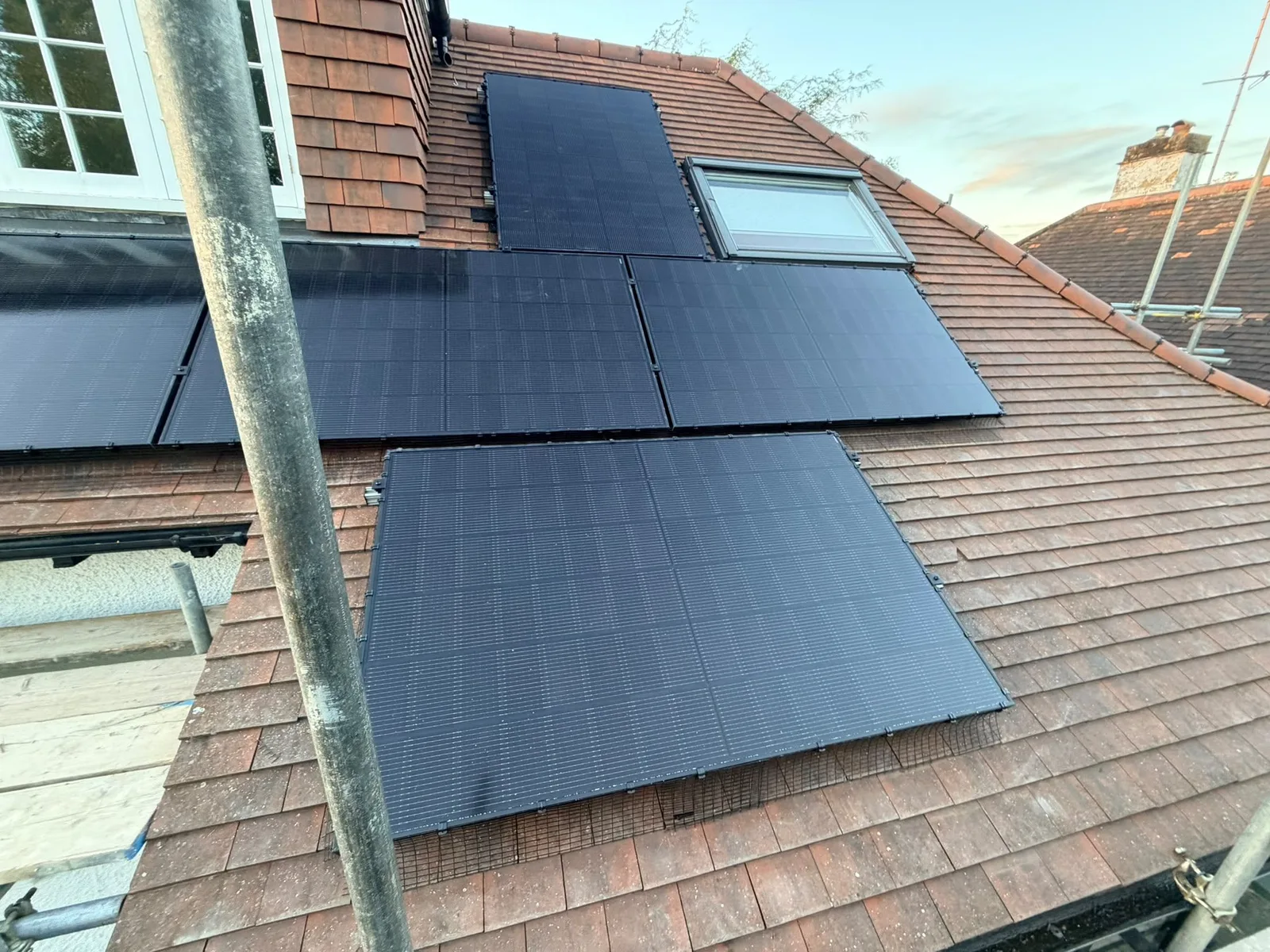 Solar panels on a home roof in London: 15 panels, 7.125 kWp