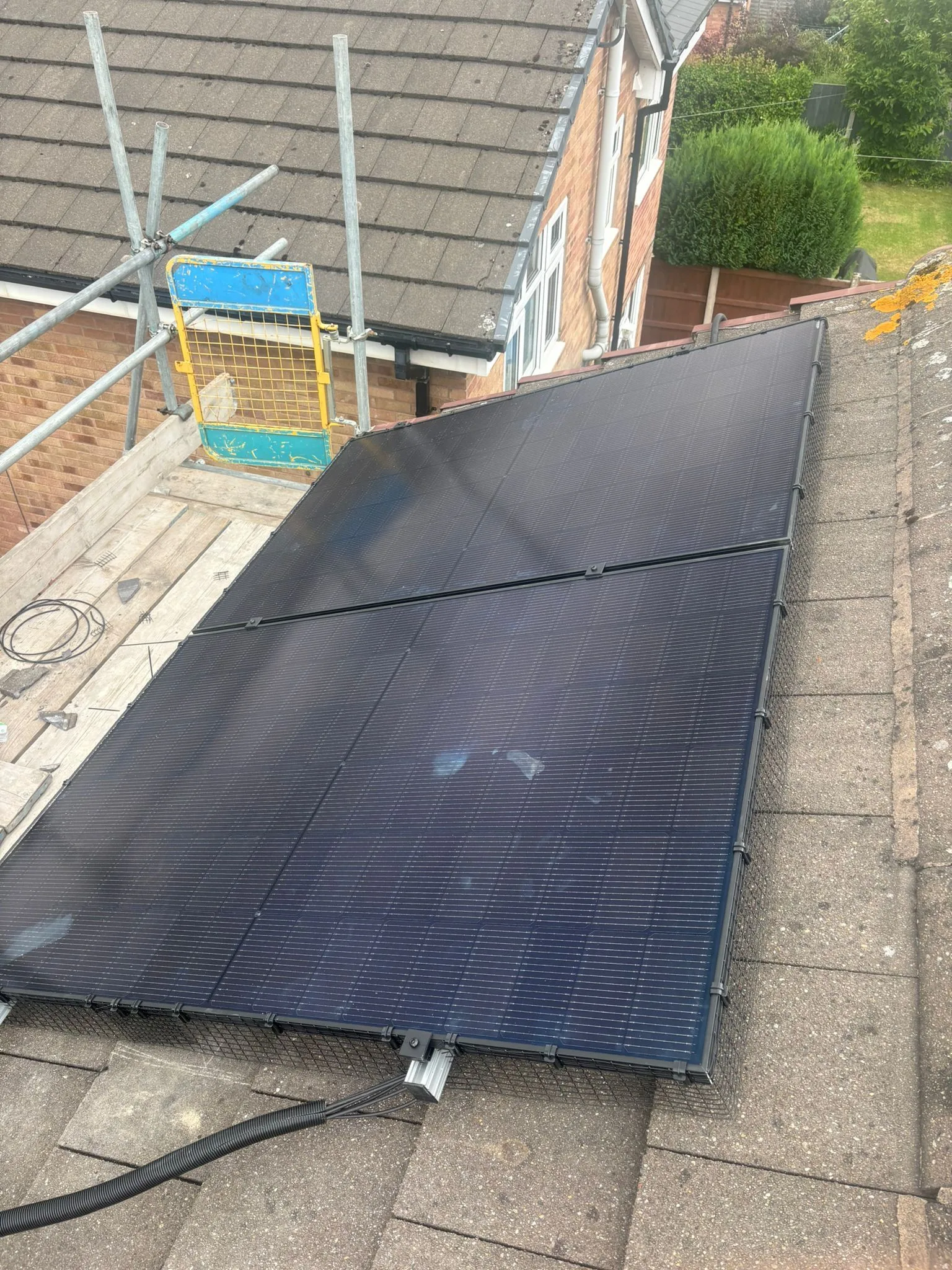 Solar panels on a home roof in Warrington: 20 panels, 9 kWp