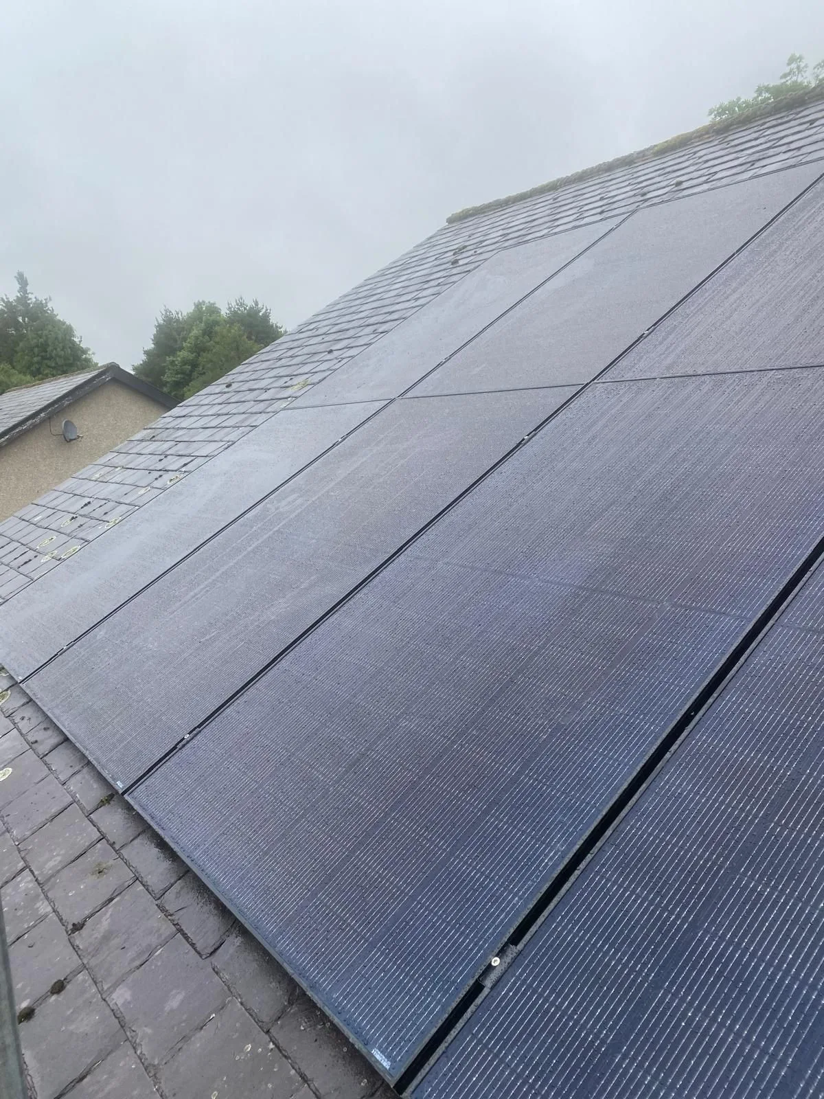 Solar panels on a home roof in Northumberland: 16 panels, 7.68 kWp