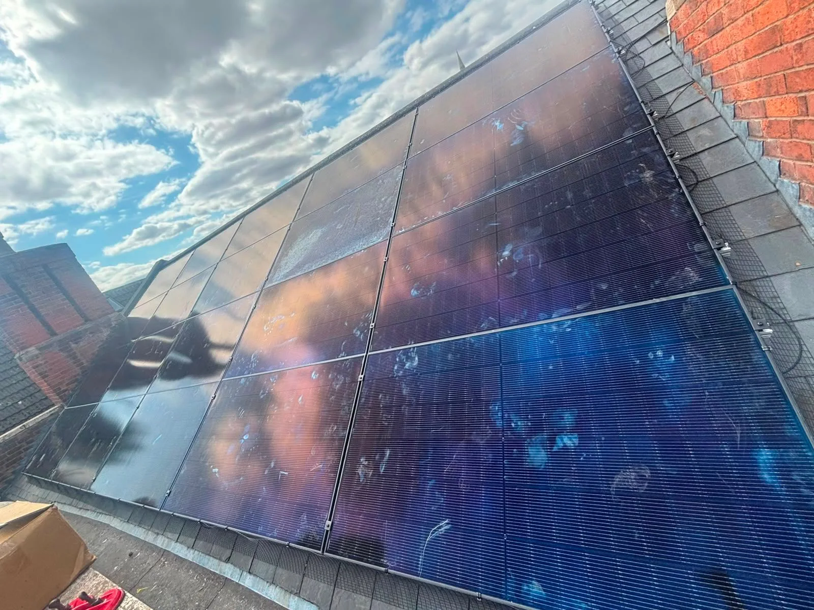 Solar panels on a home roof in Nottingham: 20 panels, 9.5 kWp