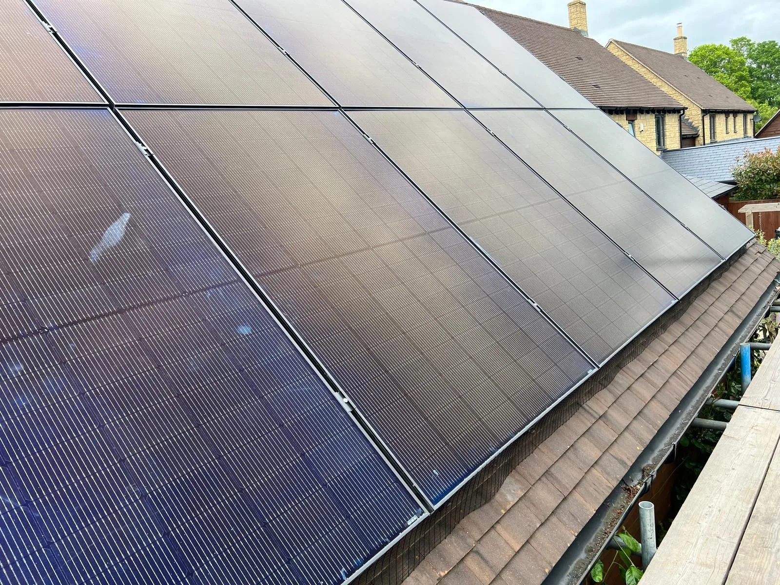 Solar panels on a home roof in Oxfordshire: 16 panels, 6.88 kWp