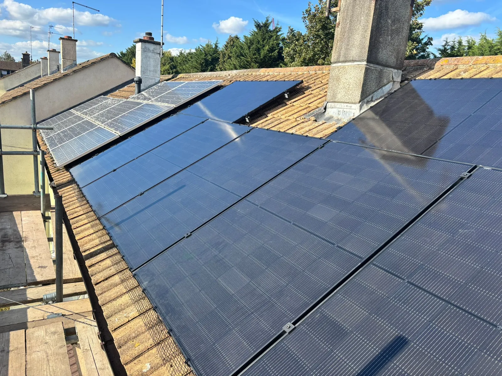 Solar panels on a home roof in Oxfordshire: 10 panels, 4.5 kWp